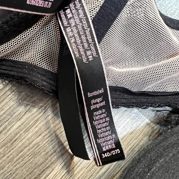 Victoria Secret Bombshell Bra - Picture 4 of 4